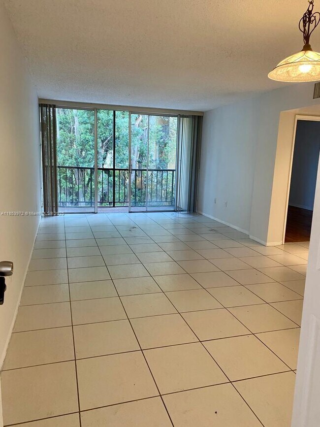 Foto del edificio - 8810 Fontainebleau Blvd