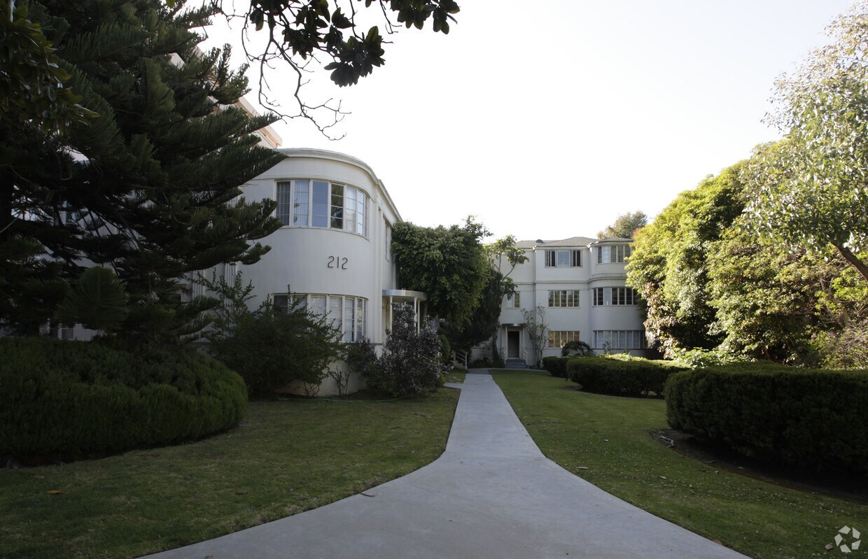 Foto del edificio - 212 San Vicente Blvd