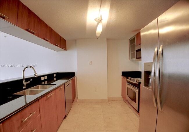 Building Photo - 1800 N Bayshore Dr