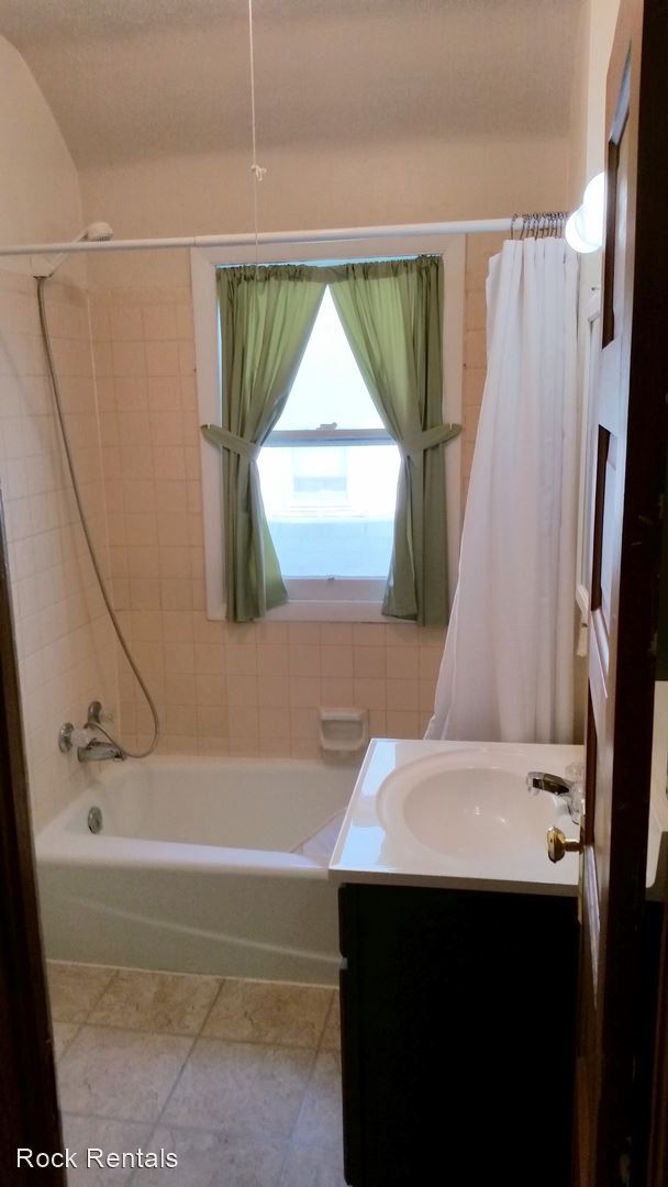 Foto del edificio - 3 br, 1.5 bath House - 710 E Ave A