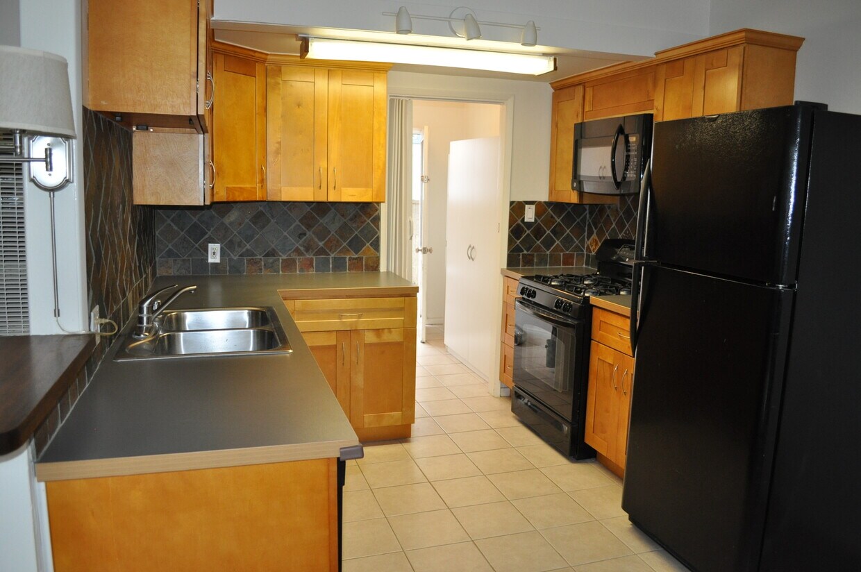 Primary Photo - 1407 Manhattan Beach Blvd