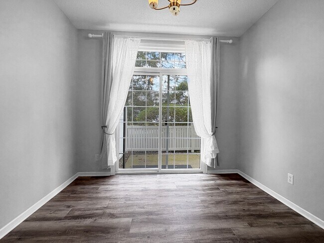 Foto del edificio - 8349 Kimball Dr