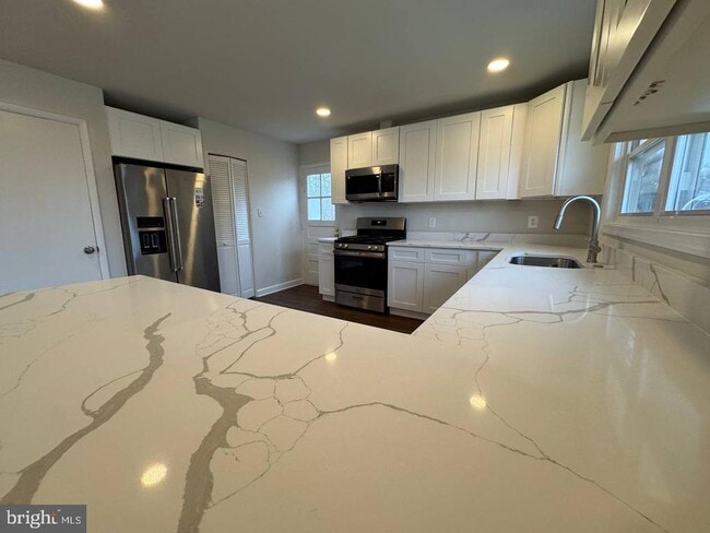 Foto del edificio - 121 Jasper Pl