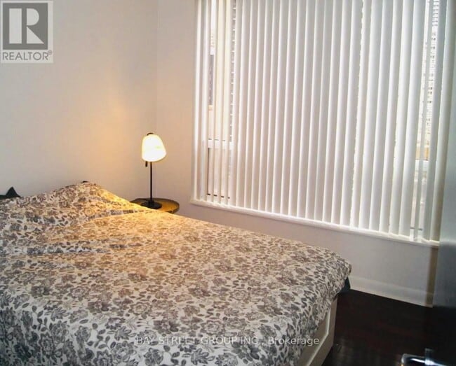 Photo du bâtiment - 33 Sheppard Ave E