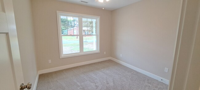 Building Photo - 104 N Mill St