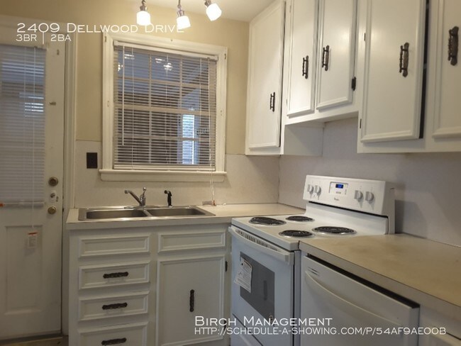Building Photo - 2409 Dellwood Dr