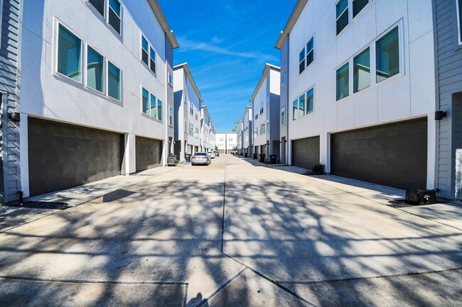 Foto del edificio - 4810 Martin Oaks Ln