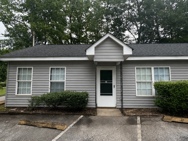 Building Photo - 208 Sunnyside Dr