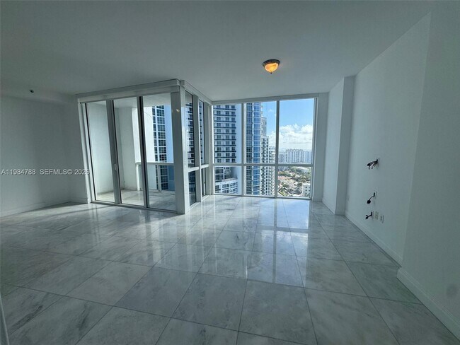 Foto del edificio - 18201 Collins Ave