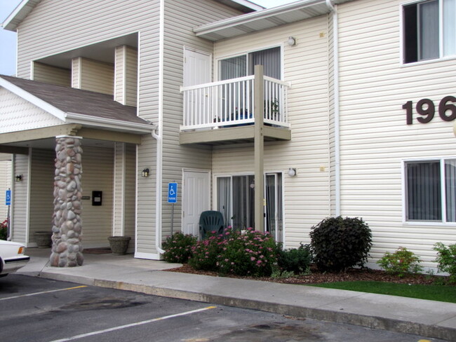 Foto del edificio - Elk Creek Senior Apartments 55+