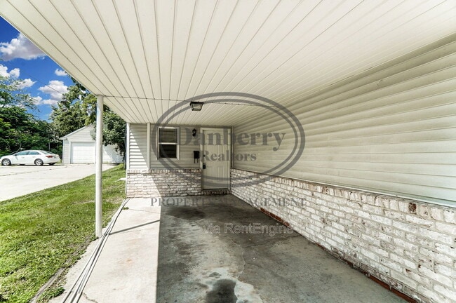 Building Photo - 3164 Kylemore Rd