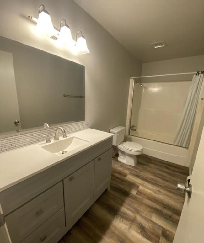 bathroom - 522 5th St W