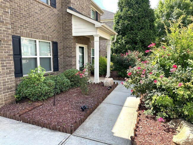 Building Photo - WOW! 5 bed, 4 full baths, brick exterior, ...