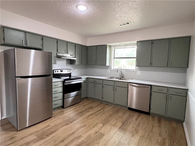 Building Photo - 2018 W Olive St