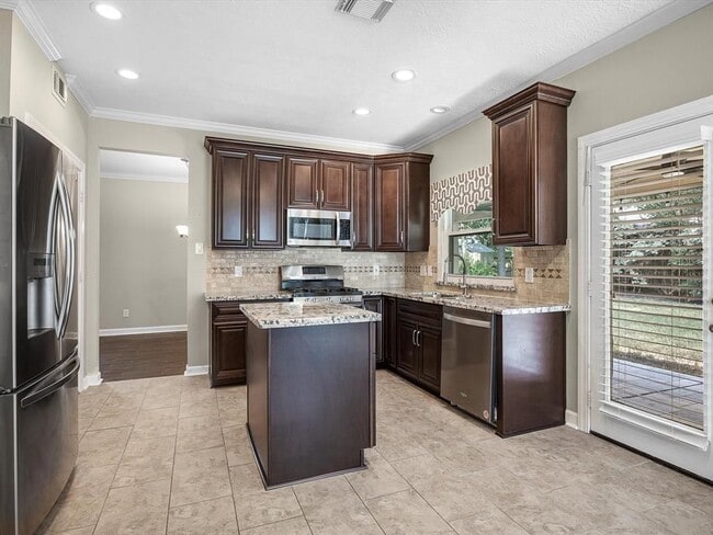 Foto del edificio - 9707 Green Valley Ln