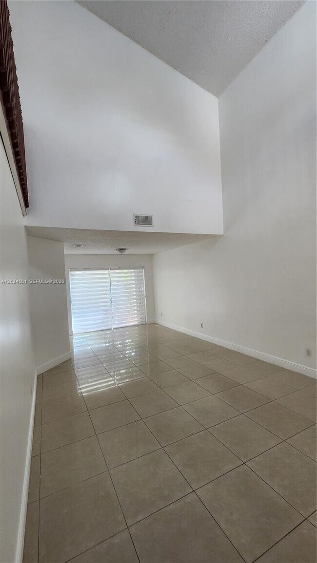 Foto del edificio - 10122 SW 223rd Terrace