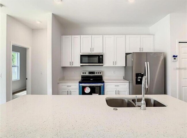 Building Photo - 17000 SW 41st Ct