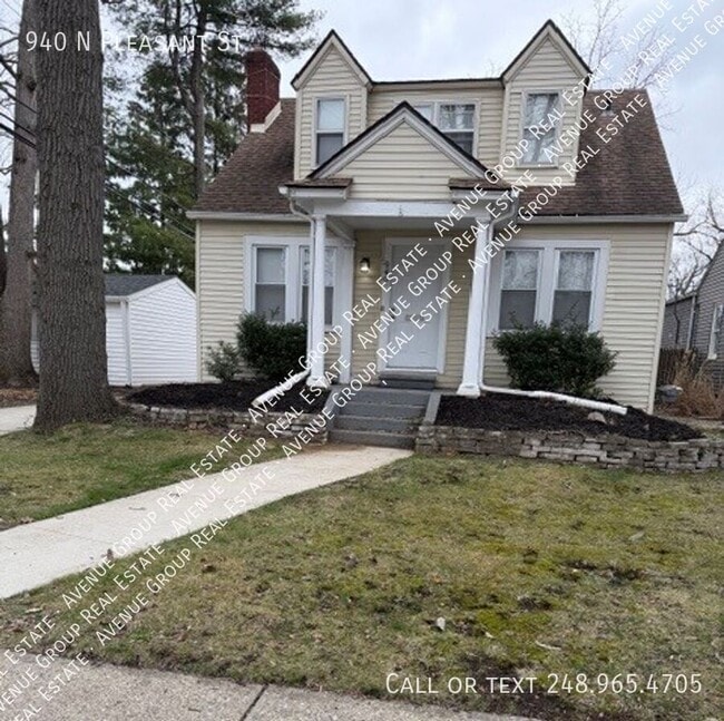 Building Photo - 940 N Pleasant St