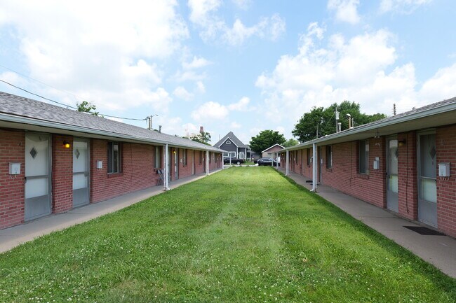 Foto del edificio - 403 E Washington St