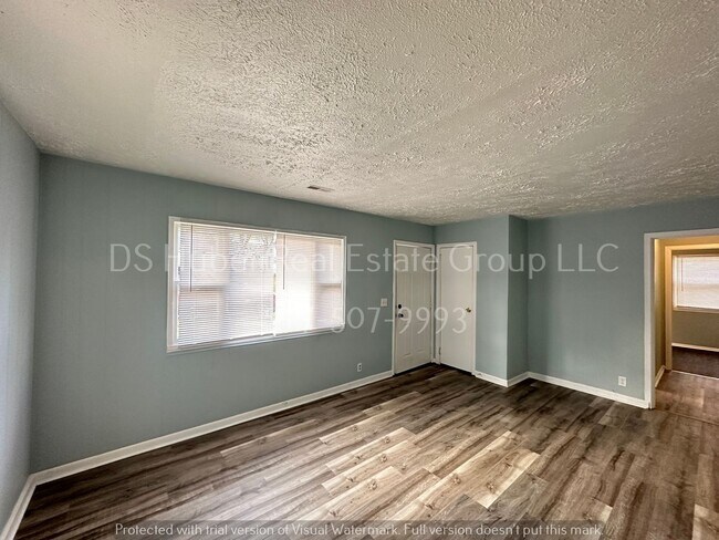 Foto del edificio - 3 Bed 1 Bath on Lansing's North Side