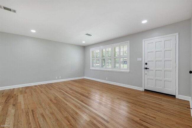 Building Photo - 3 br, 1 bath House - 206 Helena St
