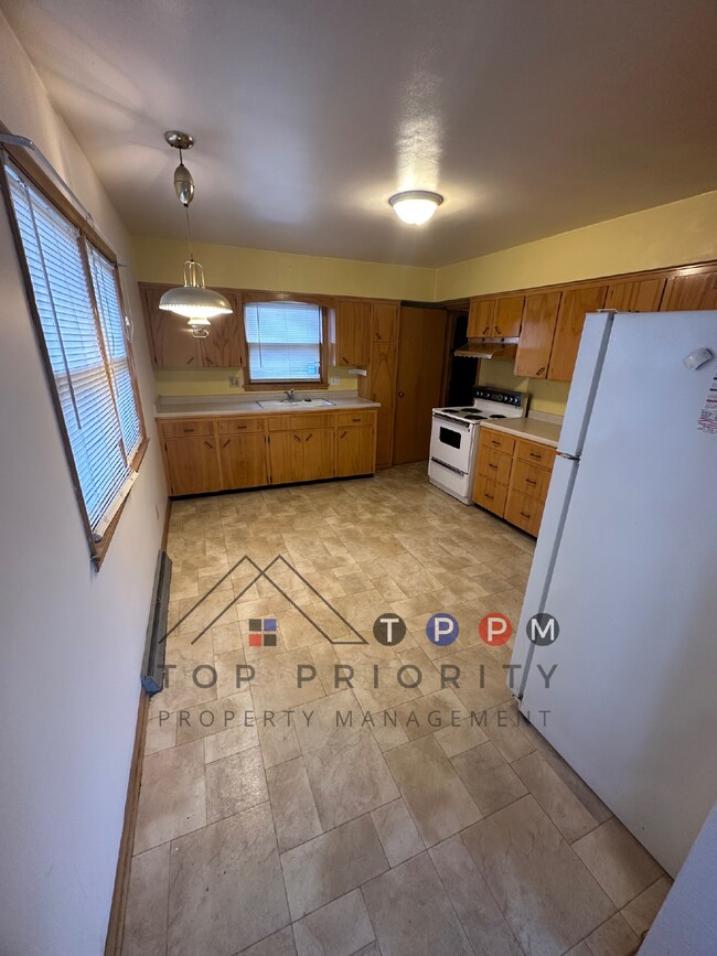 Building Photo - 3 Bed 1 Bath