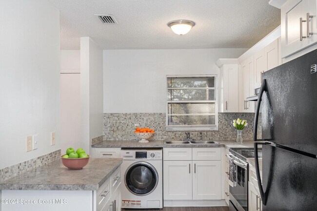 Foto del edificio - 1727 Avocado Ave