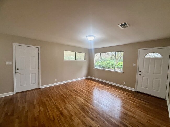 Building Photo - 150 Sun St