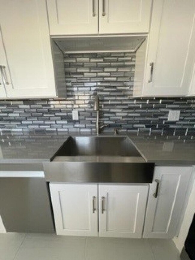 Building Photo - University Marina Apartment 02-1017 - 2 be...