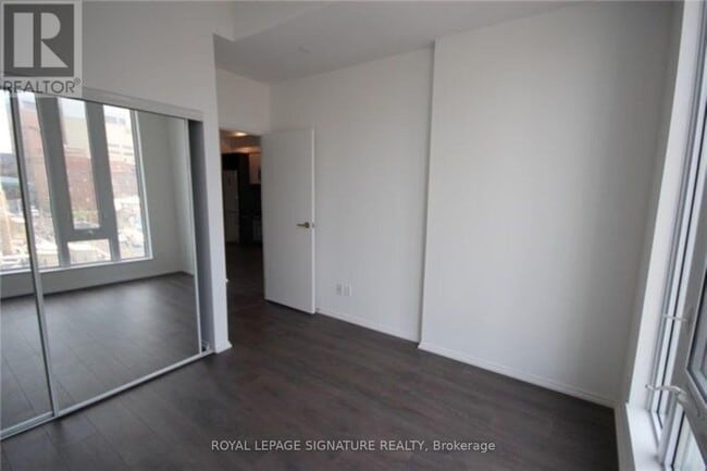Building Photo - 68 Shuter St