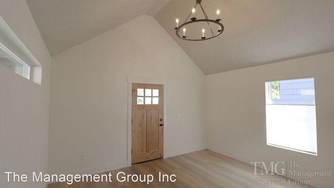 Foto del edificio - 3123 E Mill Plain Blvd