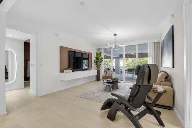 Building Photo - 200 SE Mizner Blvd