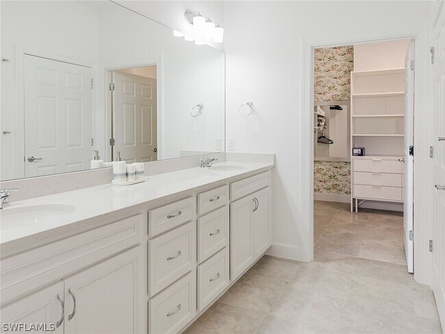Foto del edificio - 5690 Mayflower Way