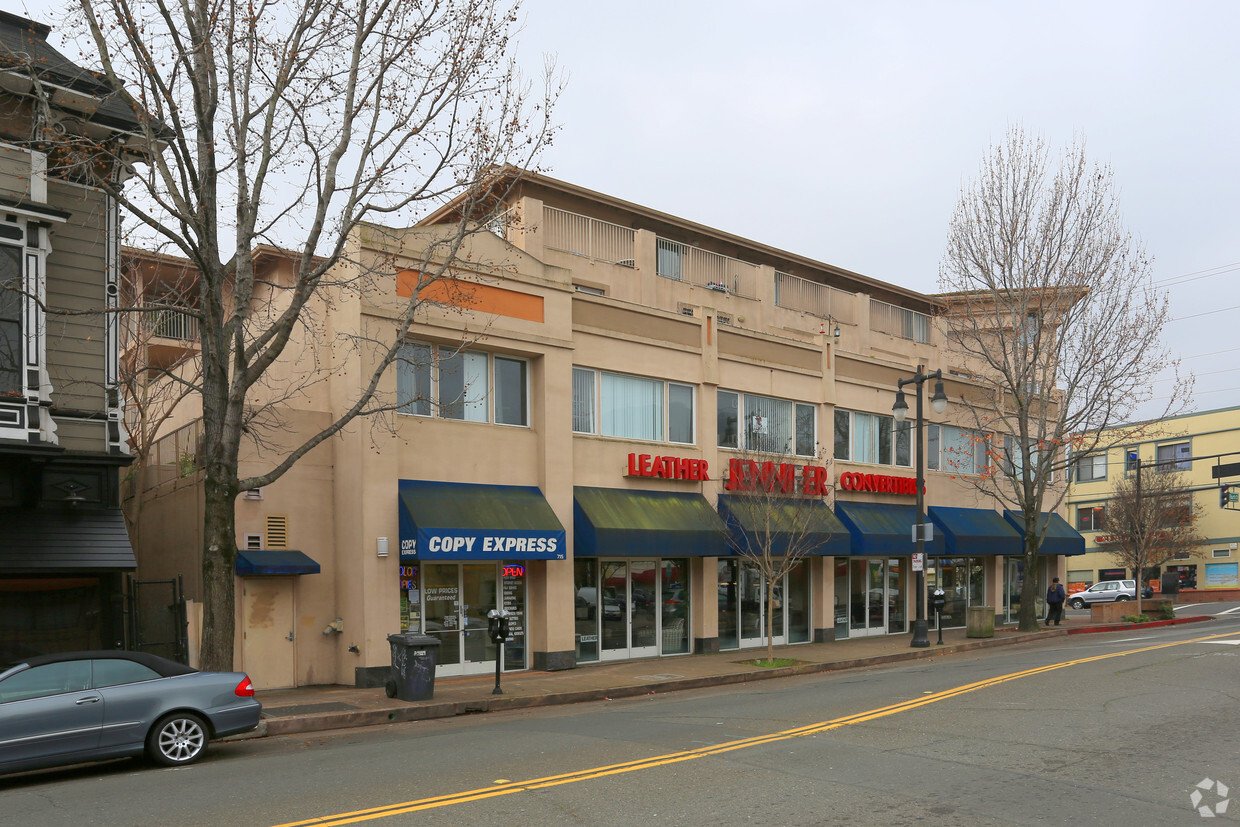 Building Photo - Clock Tower Apartments