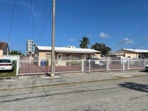 Building Photo - 2761 SW 31st Ct