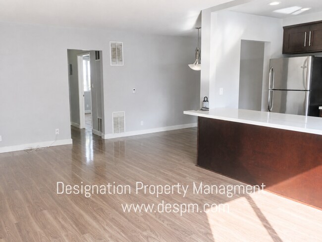 Foto del edificio - 7638 Hampton Ave