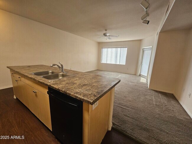 Foto del edificio - 18416 N Cave Creek Rd