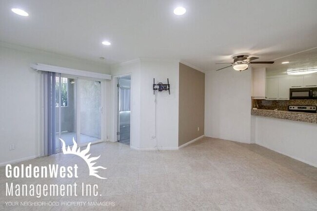 Building Photo - Cozy 2Bdm 2Ba Condo in the Heart of San Di...