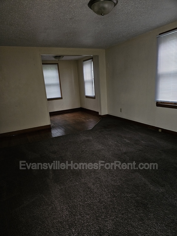 Building Photo - 120 S Seminary St