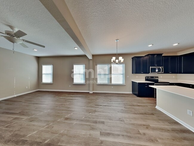 Foto del edificio - 245 Hemlock Pt