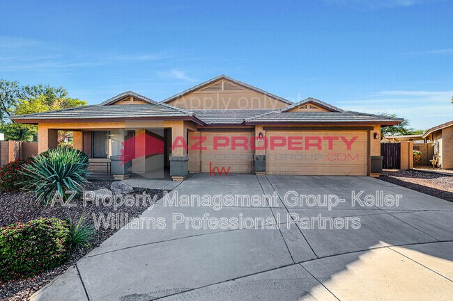 Foto del edificio - 705 N 167th Dr