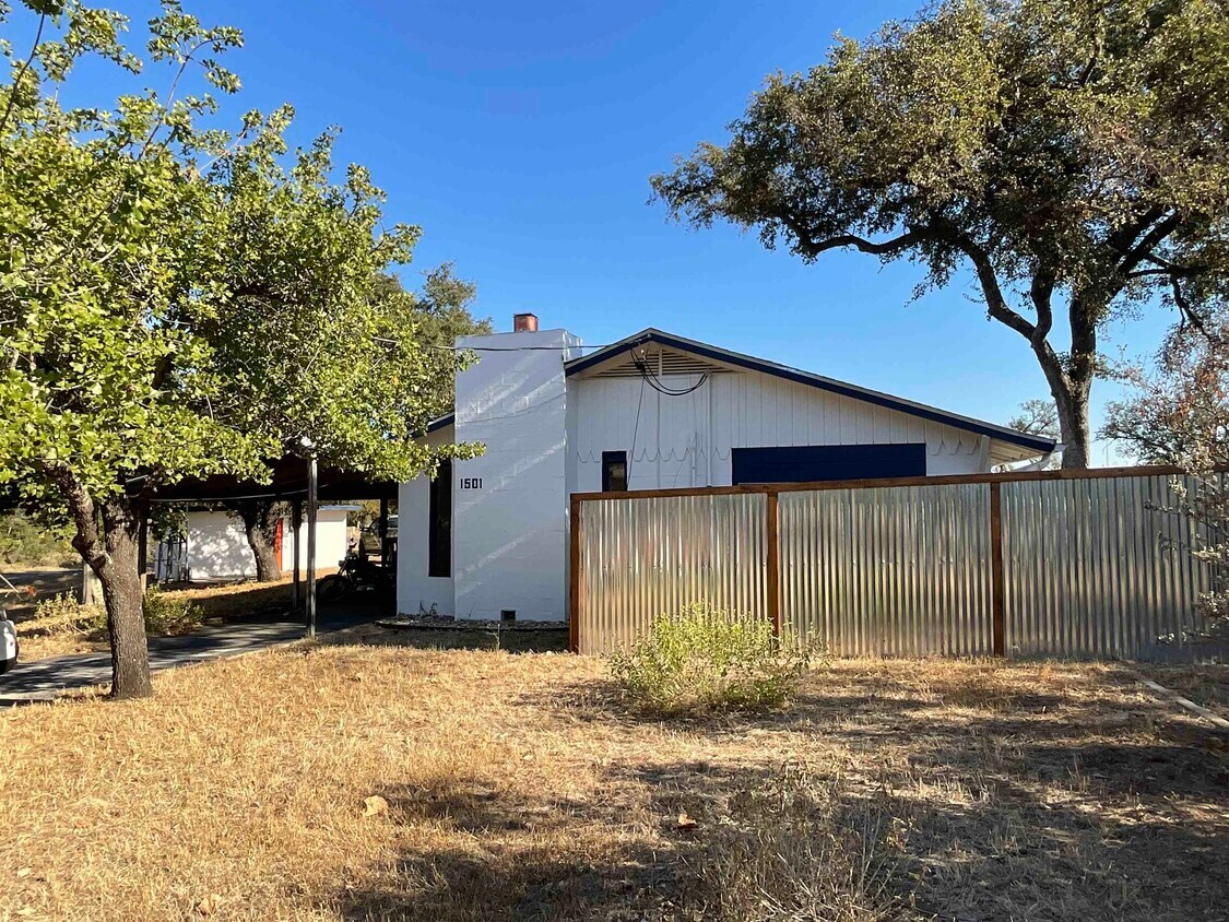 Foto principal - 1501 Hill Way Dr