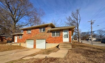 Building Photo - 522 E Short Ave