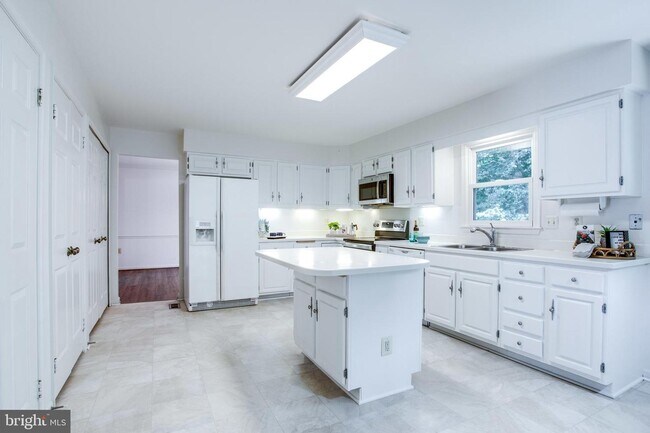 Building Photo - 2692 Glencroft Rd