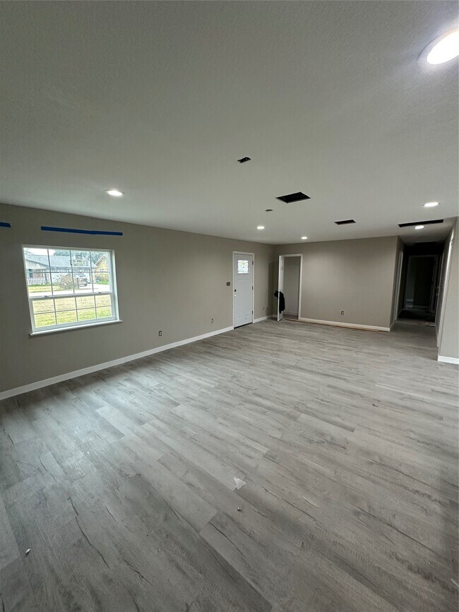 Building Photo - 109 Honeysuckle Dr