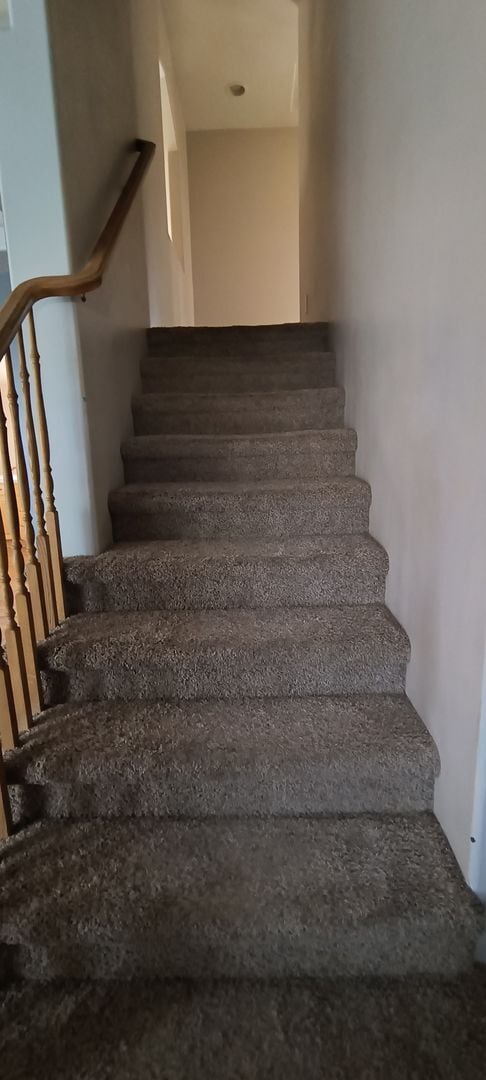 Building Photo - Spacious single family home in a quiet neighborhood