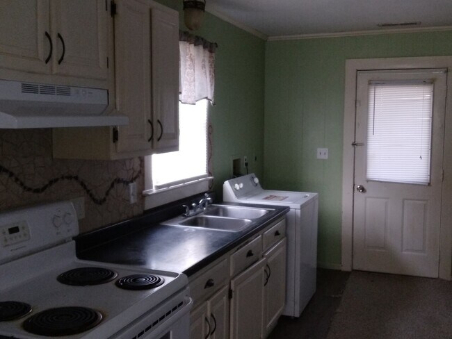 Building Photo - 907 Greenleaf