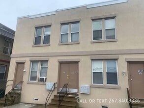 Building Photo - 1004 S 52nd St