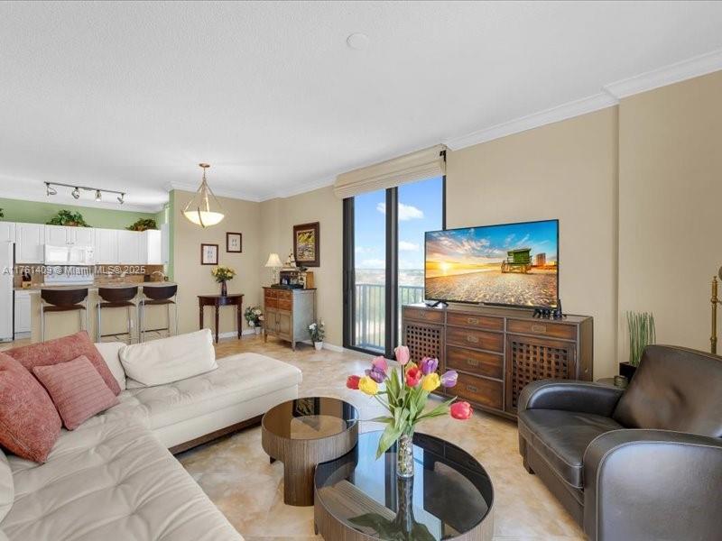 Foto principal - 651 Okeechobee Blvd