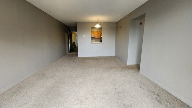 Building Photo - 65 N Point Dr